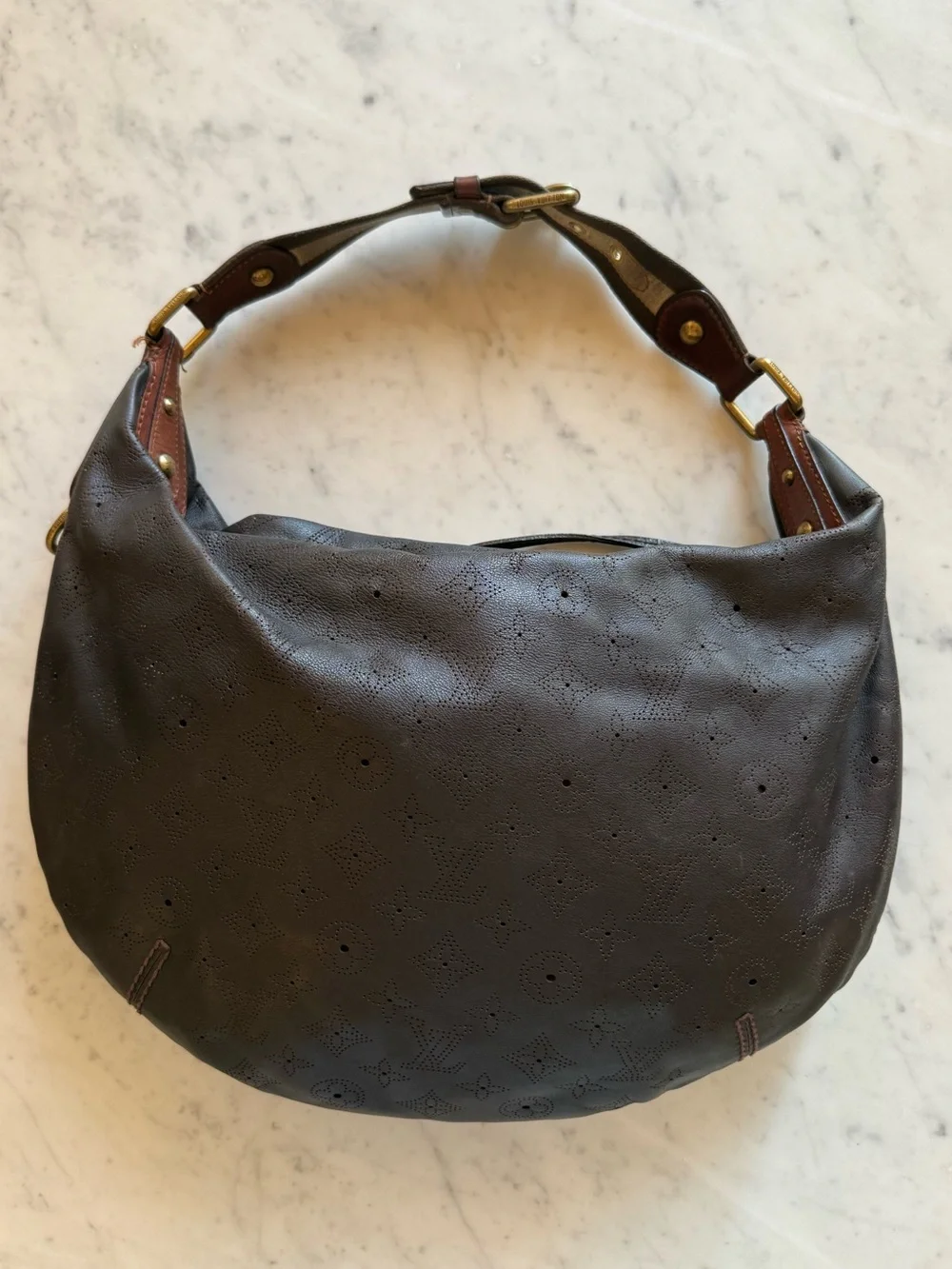 Vintage Authentic 2000s Louis Vuitton Hobo Bag in brown leather